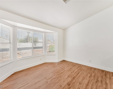 4904 Spring Falls Way - Photo Thumbnail 12