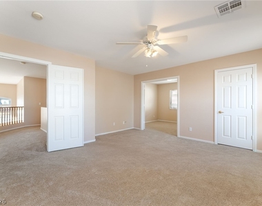 884 Sweeping Vine Avenue - Photo Thumbnail 18