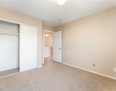 884 Sweeping Vine Avenue - Photo Thumbnail 27