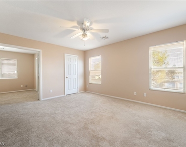 884 Sweeping Vine Avenue - Photo Thumbnail 17