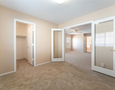 884 Sweeping Vine Avenue - Photo Thumbnail 24
