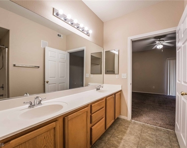 833 Aspen Peak Loop - Photo Thumbnail 12