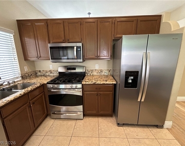 10404 Horseback Ridge Avenue - Photo Thumbnail 6