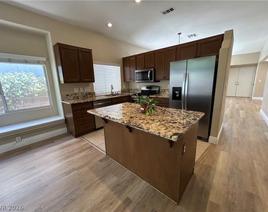 10404 Horseback Ridge Avenue - Photo Thumbnail 5