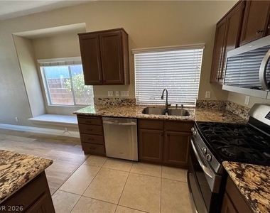 10404 Horseback Ridge Avenue - Photo Thumbnail 7