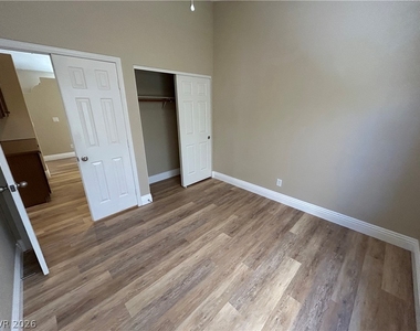10404 Horseback Ridge Avenue - Photo Thumbnail 15