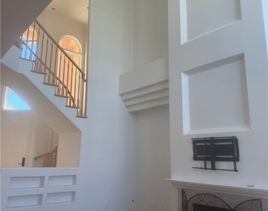 3163 Lido Isle Court - Photo Thumbnail 7