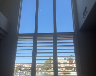 3163 Lido Isle Court - Photo Thumbnail 6