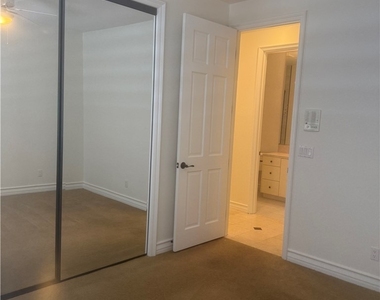 3163 Lido Isle Court - Photo Thumbnail 19