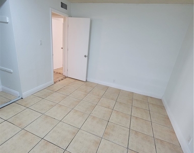 908 N Jones Boulevard - Photo Thumbnail 22