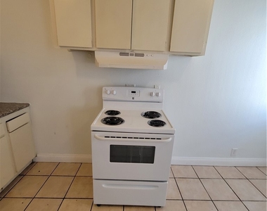908 N Jones Boulevard - Photo Thumbnail 2
