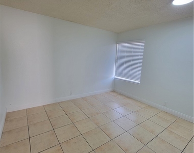 908 N Jones Boulevard - Photo Thumbnail 9