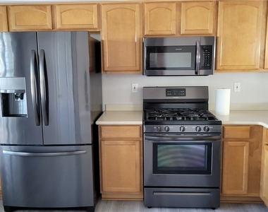 1147 Light Sky Avenue - Photo Thumbnail 4