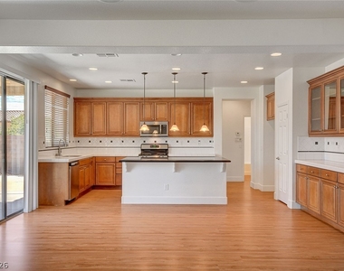 6820 Rolling Boulder Street - Photo Thumbnail 4