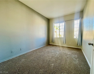 4748 Hamburg Street - Photo Thumbnail 17