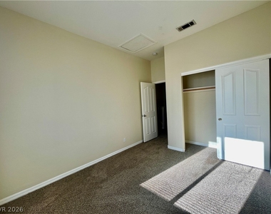4748 Hamburg Street - Photo Thumbnail 24