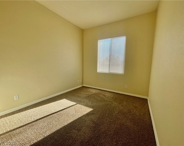 4748 Hamburg Street - Photo Thumbnail 26