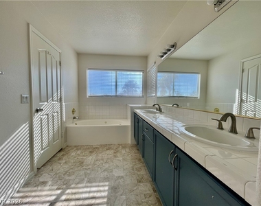 4748 Hamburg Street - Photo Thumbnail 4