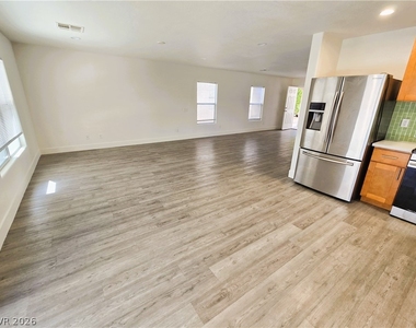 9473 W Diablo Drive - Photo Thumbnail 10