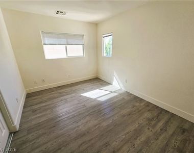 9473 W Diablo Drive - Photo Thumbnail 24