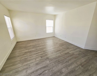 9473 W Diablo Drive - Photo Thumbnail 17