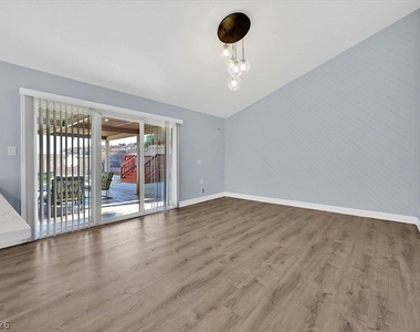 3864 Alice Lane - Photo Thumbnail 5