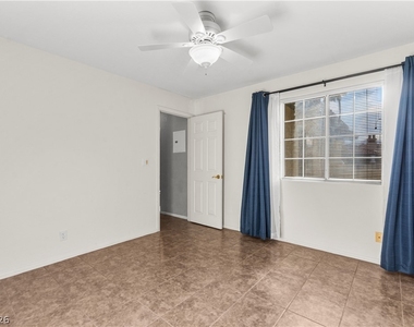 6812 Elm Creek Drive - Photo Thumbnail 10