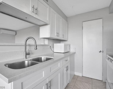 239 W Cleveland Avenue - Photo Thumbnail 3