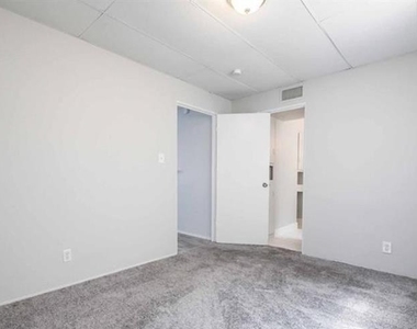 239 W Cleveland Avenue - Photo Thumbnail 1