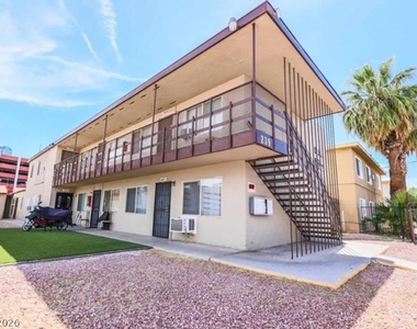 239 W Cleveland Avenue - Photo Thumbnail 4