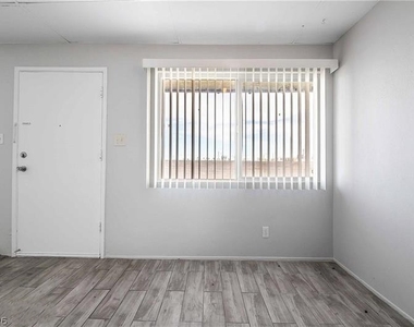 239 W Cleveland Avenue - Photo Thumbnail 2