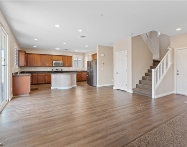1121 Copper Grass Street - Photo Thumbnail 2