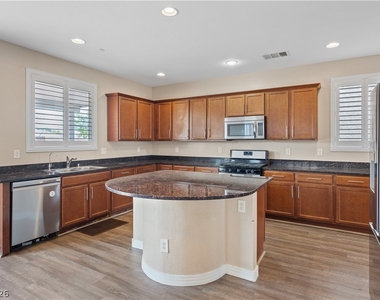 1121 Copper Grass Street - Photo Thumbnail 4