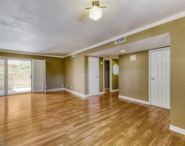 3173 Pinehurst Drive - Photo Thumbnail 7