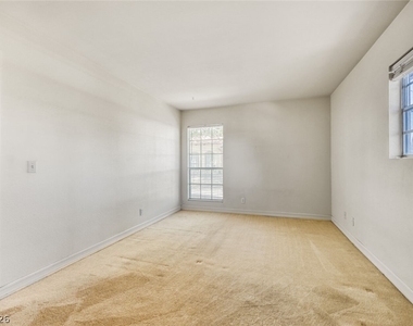 3173 Pinehurst Drive - Photo Thumbnail 14