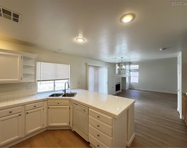 1517 Cross Country Street - Photo Thumbnail 7