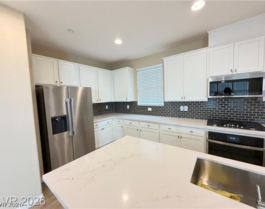 1741 N Desert Foothills Drive - Photo Thumbnail 14