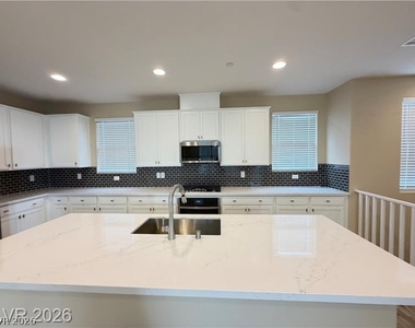 1741 N Desert Foothills Drive - Photo Thumbnail 4