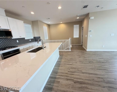 1741 N Desert Foothills Drive - Photo Thumbnail 5