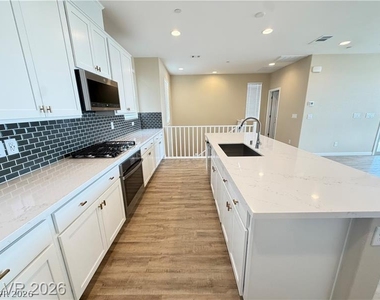 1741 N Desert Foothills Drive - Photo Thumbnail 7