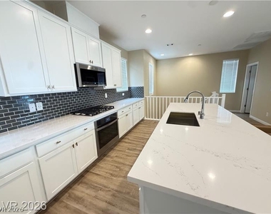1741 N Desert Foothills Drive - Photo Thumbnail 8