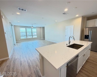 1741 N Desert Foothills Drive - Photo Thumbnail 10