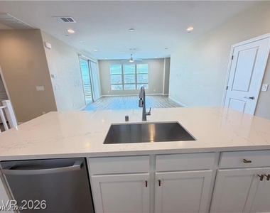 1741 N Desert Foothills Drive - Photo Thumbnail 9