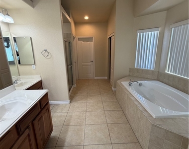 5516 Meridian Rain Street - Photo Thumbnail 11