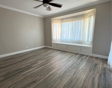 10027 Flokton Avenue - Photo Thumbnail 12