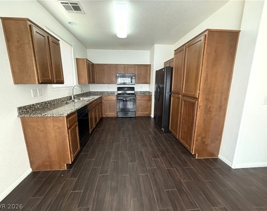 10143 Pleasant Village Place - Photo Thumbnail 5