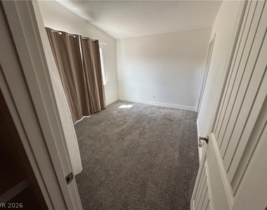 150 Metropolitan Drive - Photo Thumbnail 12