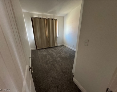 150 Metropolitan Drive - Photo Thumbnail 3