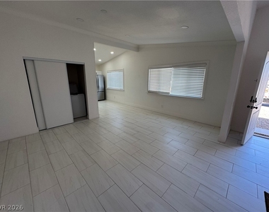 150 Metropolitan Drive - Photo Thumbnail 5