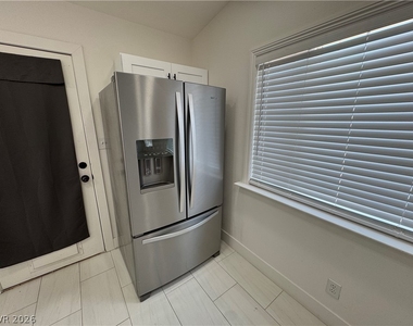 150 Metropolitan Drive - Photo Thumbnail 2